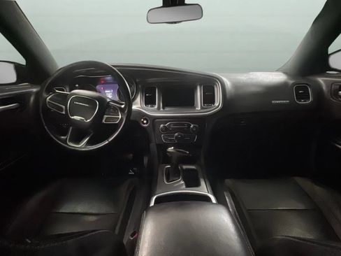 Used 2020 Dodge Charger SXT w/ Leather Interior Group RWD image 9