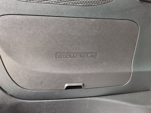 Used 2025 Chrysler Pacifica Limited w/ Uconnect Theater Family Group image 10