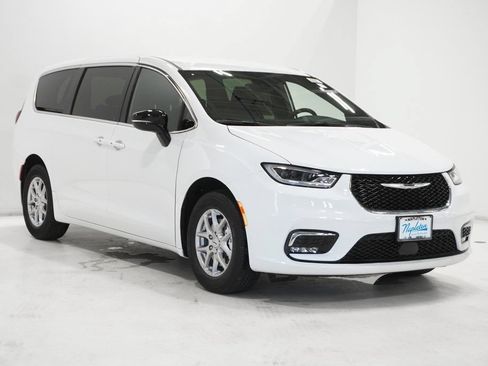 New 2026 Chrysler Pacifica Select FWD image 4