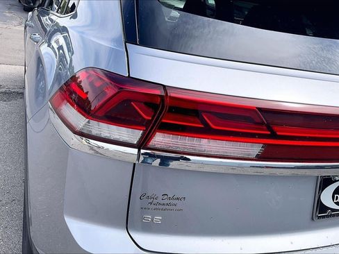 Used 2024 Volkswagen Atlas Cross Sport SE FWD image 30