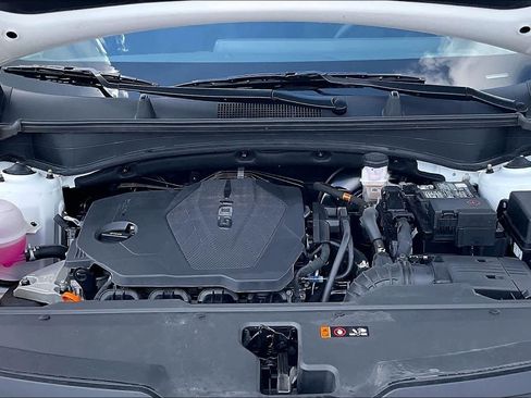 Certified 2025 Kia Sportage LX image 9