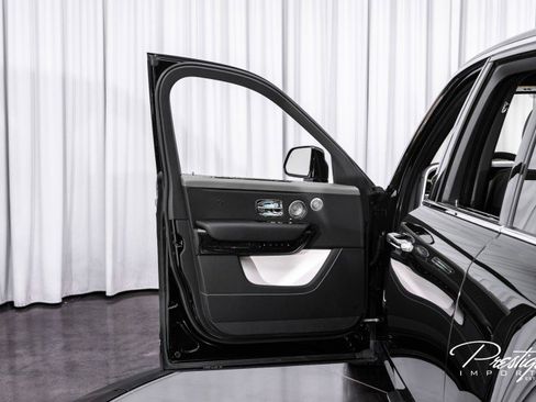 Used 2025 Rolls-Royce Cullinan image 23