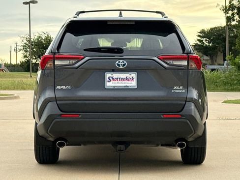 Used 2020 Toyota RAV4 XLE w/ Convenience Package AWD/4WD image 8