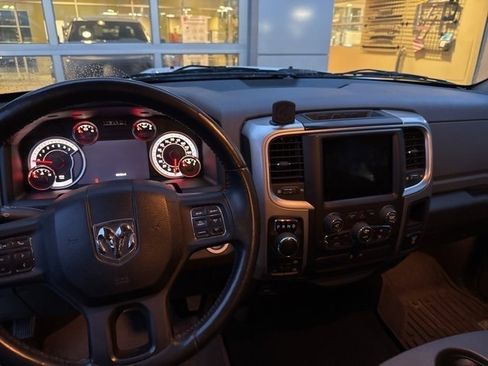 Used 2019 RAM 1500 Classic SLT w/ Luxury Group image 10