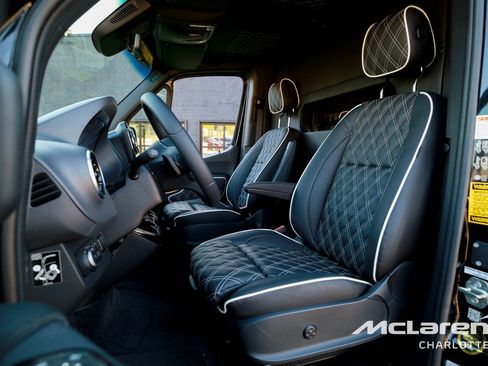 Used 2024 Mercedes-Benz Sprinter 3500 image 10