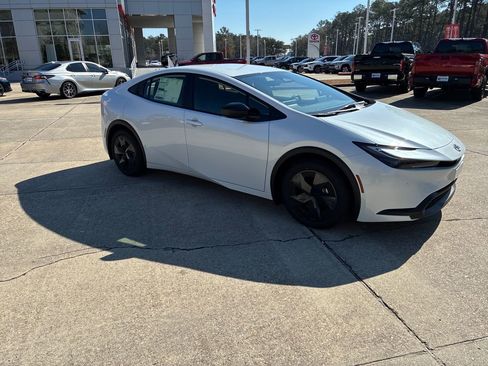 New 2026 Toyota Prius LE image 9