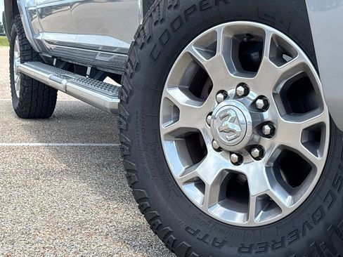 Used 2022 RAM 2500 Laramie AWD/4WD image 2