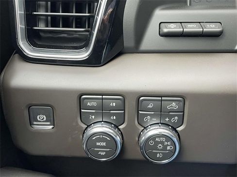 New 2026 GMC Sierra 2500 Denali w/ Denali Reserve Package image 19