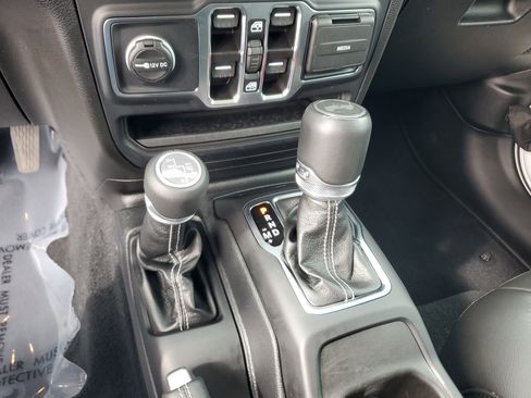 Used 2023 Jeep Wrangler Unlimited Sahara w/ Cold Weather Group image 26