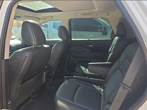 Certified 2023 Nissan Pathfinder SL w/ SL Premium Package image 4