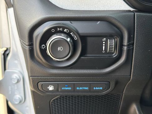 Used 2024 Jeep Wrangler Unlimited Sahara AWD/4WD image 21