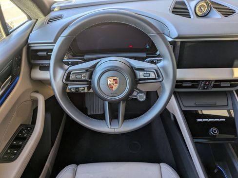 Certified 2025 Porsche Macan Electric image 24