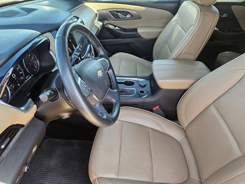 Used 2023 Chevrolet Traverse Premier AWD/4WD image 19