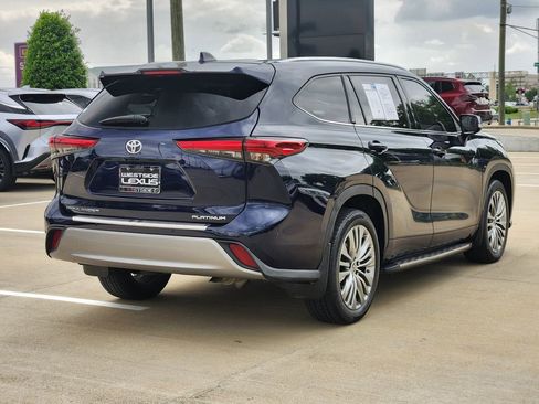 Used 2022 Toyota Highlander Platinum FWD image 7