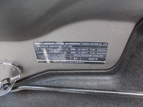 Used 2019 Nissan Sentra SR w/ Premium Package (SR) FWD image 35