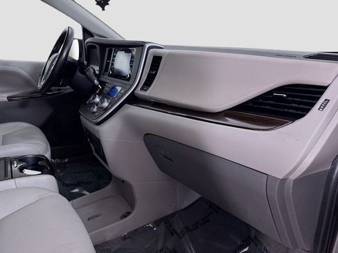 Used 2020 Toyota Sienna XLE w/ XLE Navigation Package AWD/4WD image 32