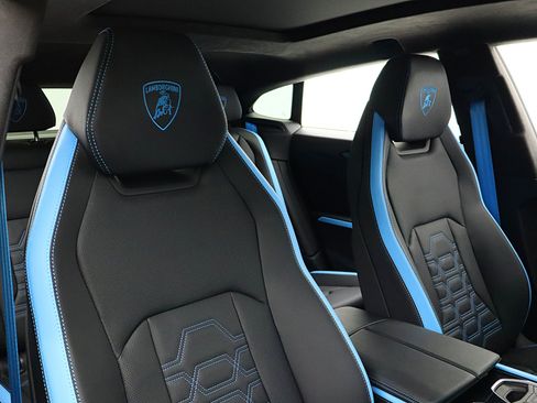 Used 2025 Lamborghini Urus SE AWD/4WD image 35