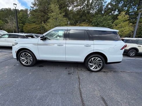 New 2025 Lincoln Navigator Reserve image 3