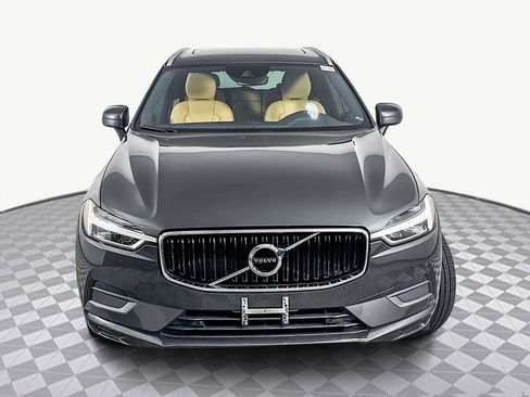 Used 2020 Volvo XC60 T6 Momentum image 2