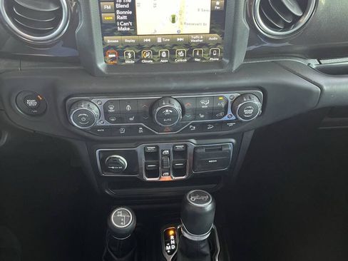 Used 2019 Jeep Wrangler Unlimited Sahara AWD/4WD image 20