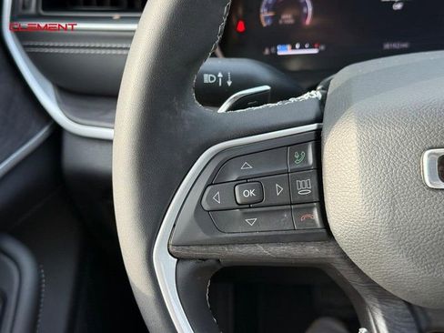 Used 2023 Jeep Grand Cherokee Limited image 21