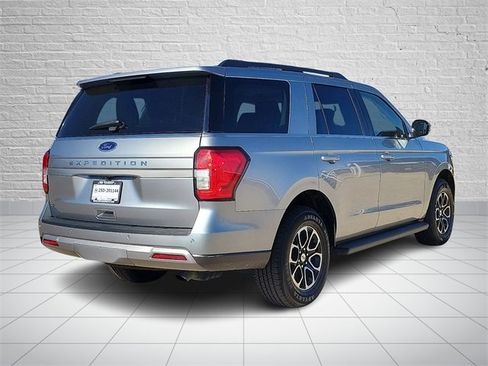 Used 2024 Ford Expedition XLT image 4