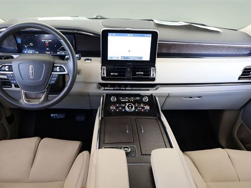 Used 2021 Lincoln Navigator Reserve w/ Luxury Package image 17