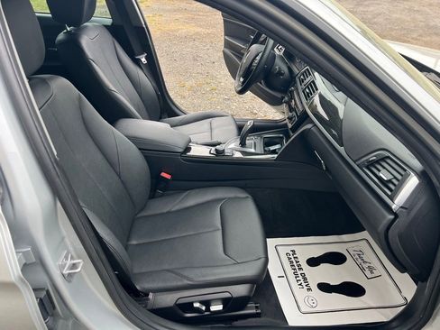Used 2018 BMW 320i xDrive Sedan image 17
