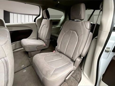 Used 2019 Chrysler Pacifica Touring Plus w/ Tire & Wheel Group image 20