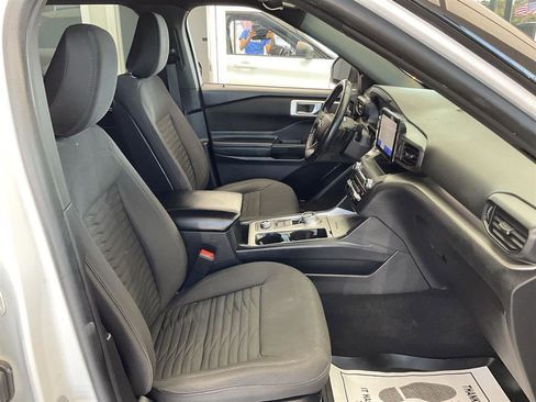 Used 2020 Ford Explorer XLT image 14