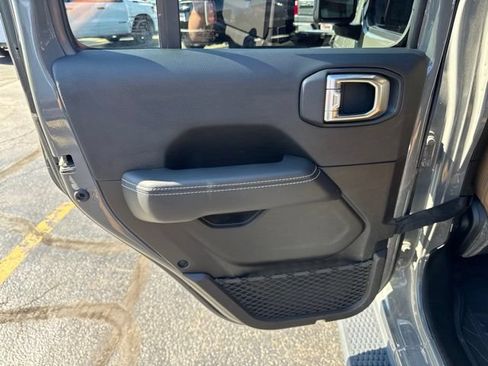 Used 2022 Jeep Wrangler Unlimited Sahara w/ LED Lighting Group AWD/4WD image 16