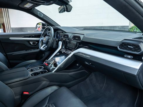 Used 2021 Lamborghini Urus AWD/4WD image 2