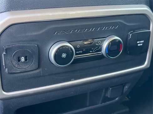 Used 2024 Ford Expedition Max XLT image 11