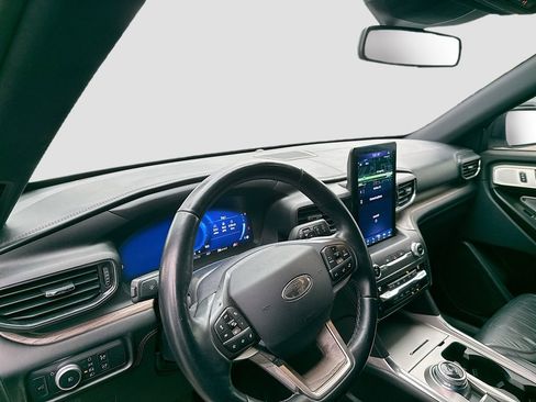 Used 2020 Ford Explorer Platinum w/ Premium Technology Package AWD/4WD image 11