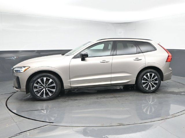 Used 2024 Volvo XC60 B5 Core w/ Climate Package AWD/4WD image 4