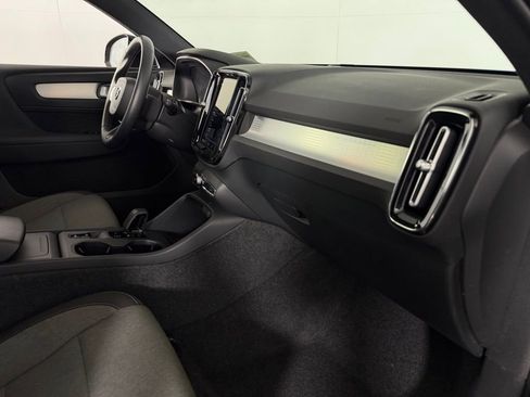 Used 2025 Volvo XC40 B5 Core AWD/4WD image 31