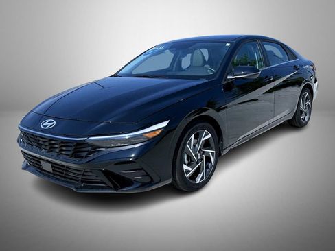 Used 2025 Hyundai Elantra Limited FWD image 1