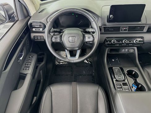 Used 2025 Honda Pilot Touring image 19