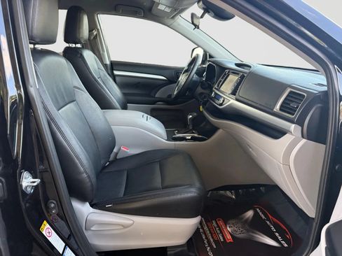 Used 2019 Toyota Highlander Plus w/ Protection Package #3 AWD/4WD image 22