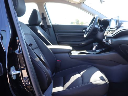 Used 2024 Nissan Altima 2.5 SV image 12