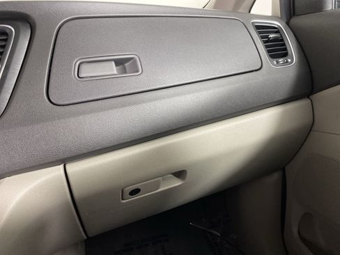 Used 2018 Kia Sedona L FWD image 27
