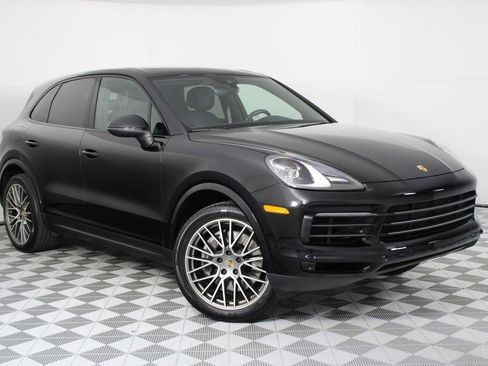 Certified 2023 Porsche Cayenne Platinum Edition image 9