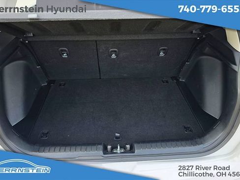 Used 2025 Hyundai Venue SEL FWD image 25