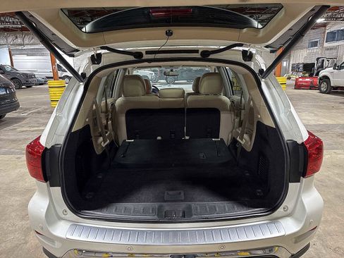 Used 2019 Nissan Pathfinder Platinum image 11