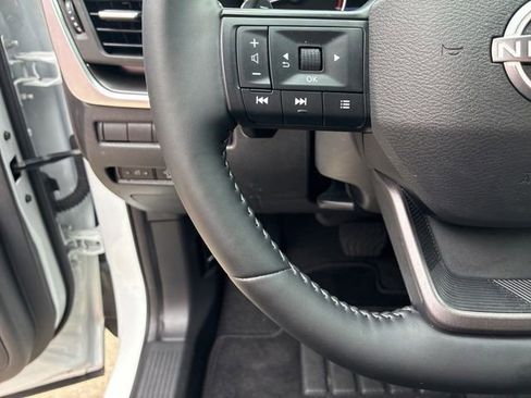 Used 2025 Nissan Rogue SV FWD image 22