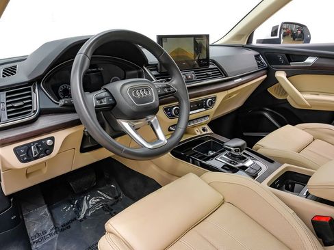 Used 2021 Audi Q5 Prestige w/ Prestige Package image 3