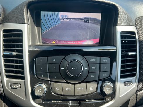 Used 2013 Chevrolet Cruze LT image 17