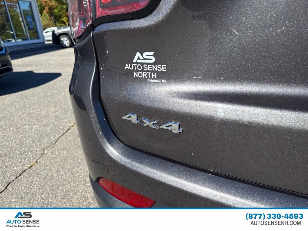 Used 2018 Jeep Compass Latitude w/ Cold Weather Group AWD/4WD image 5