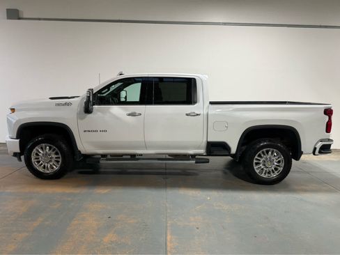 Used 2023 Chevrolet Silverado 2500 High Country w/ Safety Package II AWD/4WD image 2