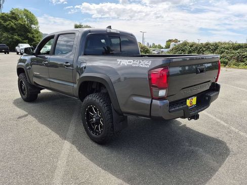 Used 2019 Toyota Tacoma TRD Off-Road AWD/4WD image 5